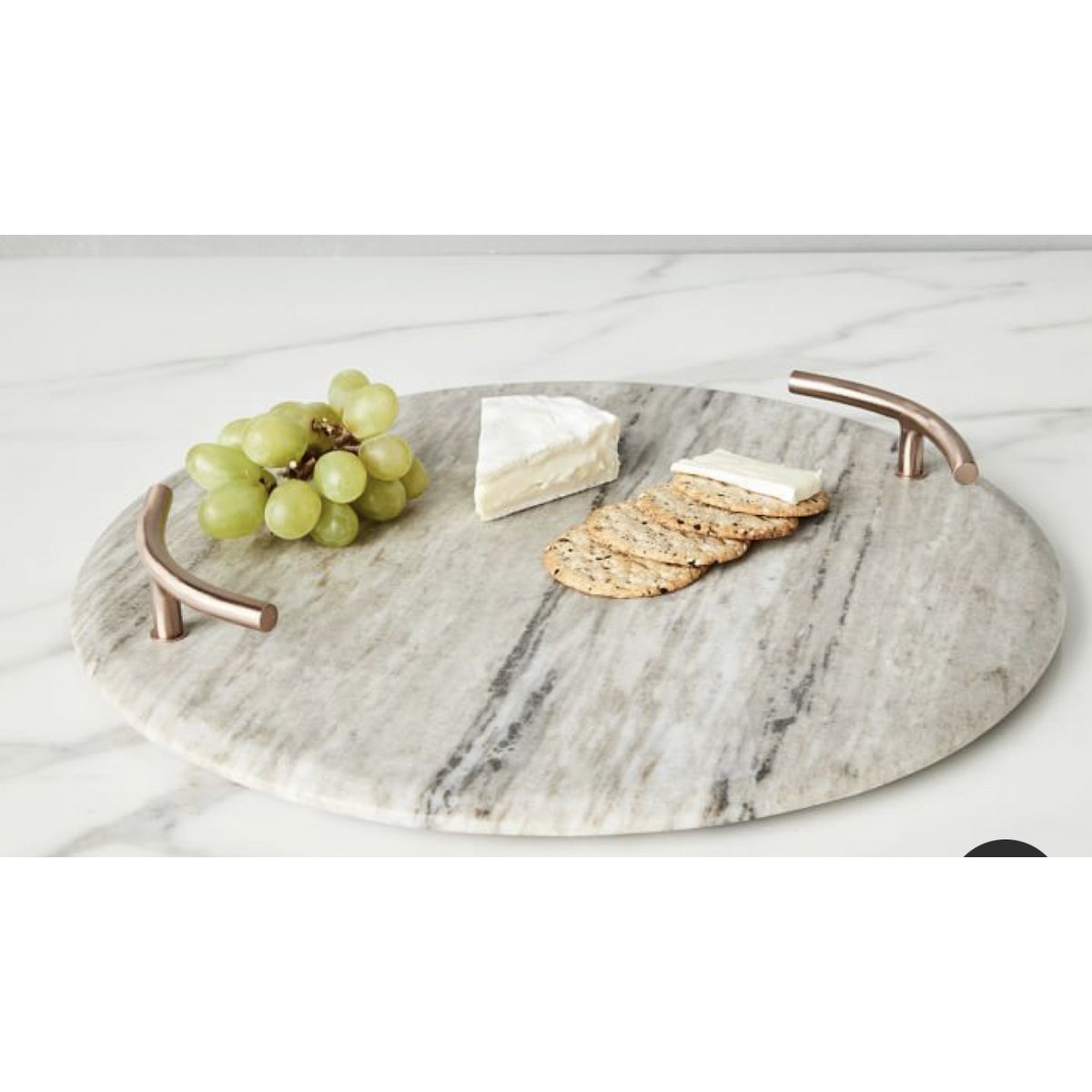Marmeren dienblad met goudkleurige handgrepen